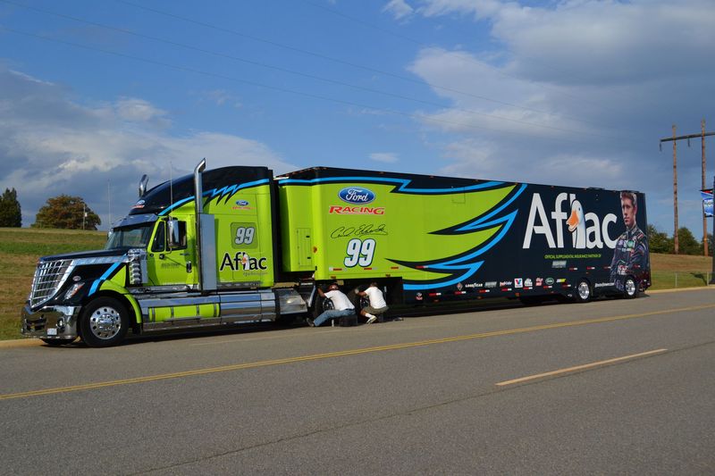 trucks nascar5..jpg