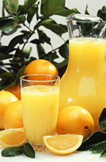 150px-Oranges_and_orange_juice.jpg
